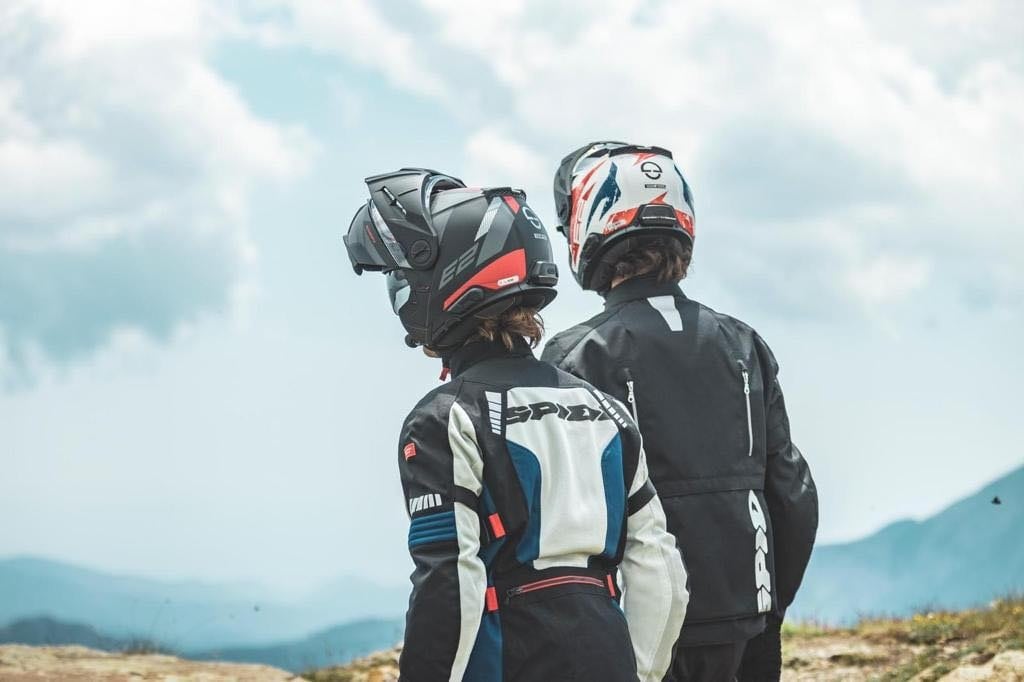 Schuberth E2: l’Adventure apribile